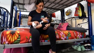Mujeres han tenido que dar a luz en plena frontera entre México y en medio de la desesperación por cruzar a EE.UU.