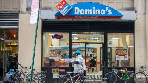 dominos-pizza-repartidora-propina