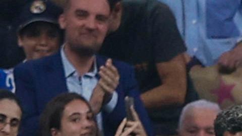 Joselu Sanmartín celebra tras anotar el 2-0  en el partido entre el Real Madrid y UD Las Palmas en el Estadio Santiago Bernabéu.
