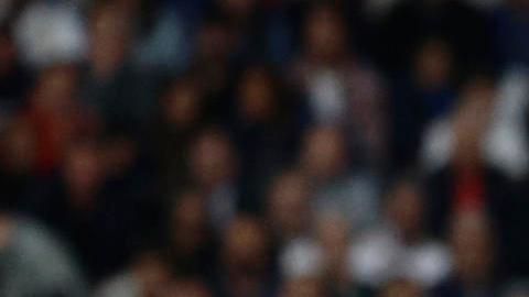 Jugadores del Real Madrid celebran la victoria ante la Real Sociedad luego del pitazo final.