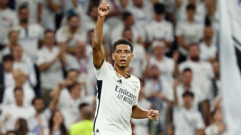 El centrocampista inglés del Real Madrid Jude Bellingham celebra tras marcar el 1-0.