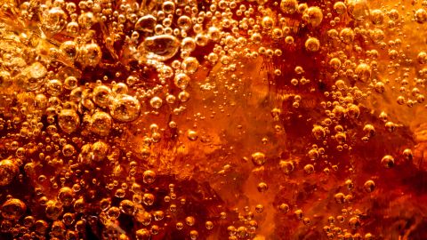 Afrutado y brillante es el nuevo sabor creado IA de Coca Cola pensado en el año 3000