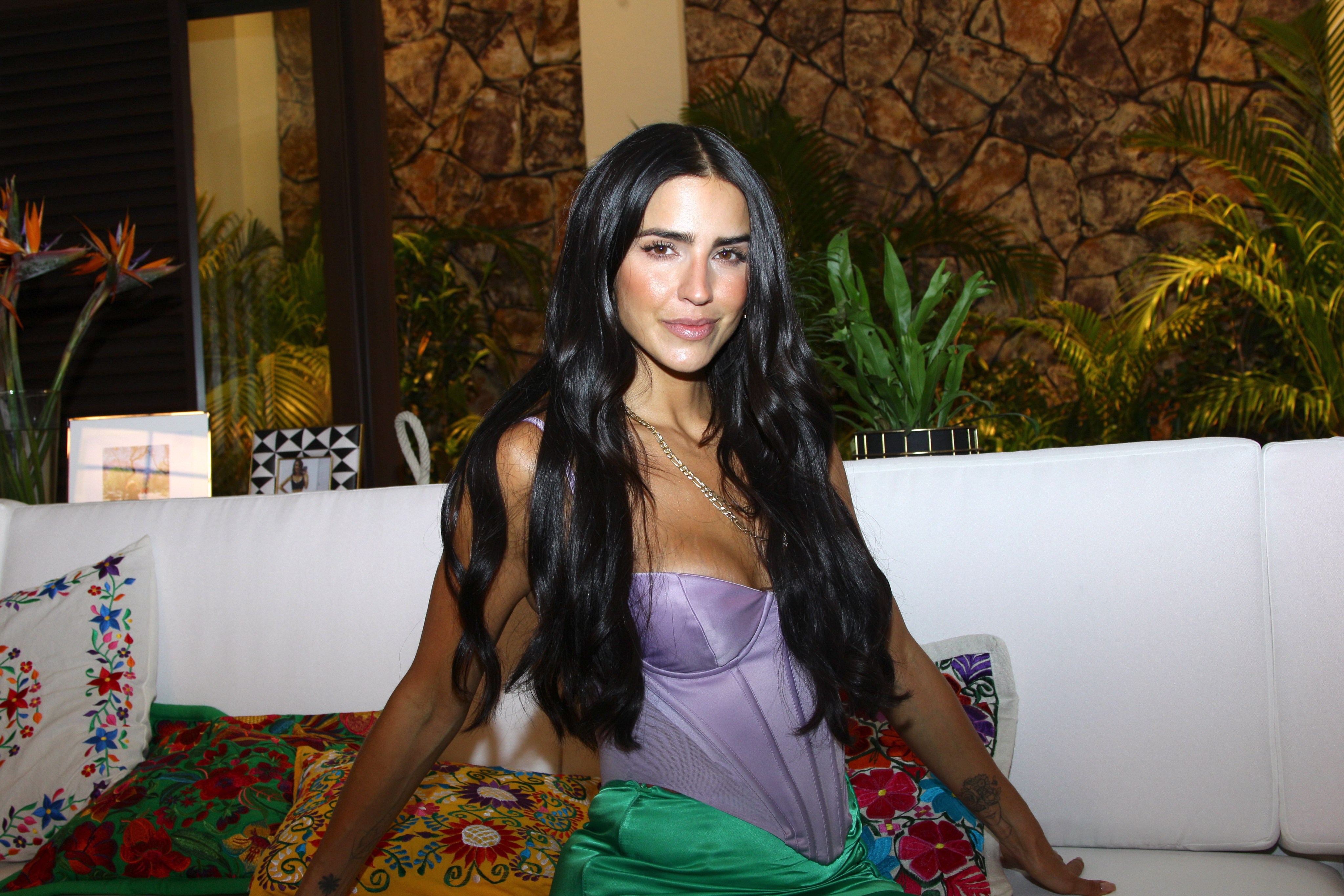 Bárbara de Regil eleva la temperatura posando en diminuto bikini - El  Diario NY