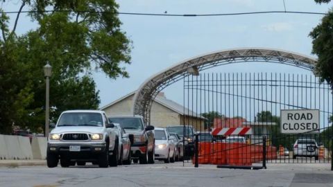 El punto de control de entrada de North New Braunfels en la base conjunta San Antonio-Fort Sam Houston.