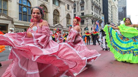 Todo el colorido de 21 países recorrió la Quinta Avenida de Manhattan