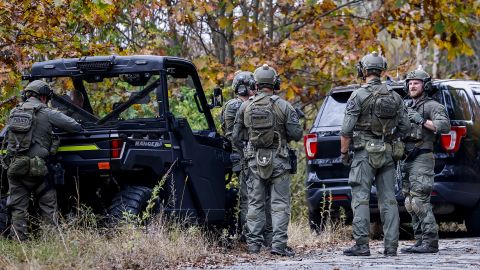 Hallaron muerto a Robert Card, el sospechoso de los tiroteos en Maine que dejaron 18 víctimas