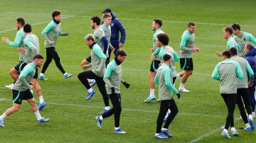 Los jugadores del Atlético de Madrid durante el entrenamiento previo al enfrentamiento ante el Celtic.