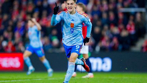 Gavi celebra luego de marcar el 0-1 ante Noruega.