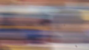 El jugador de River Plate Nicolás de la Cruz conduce el balón.