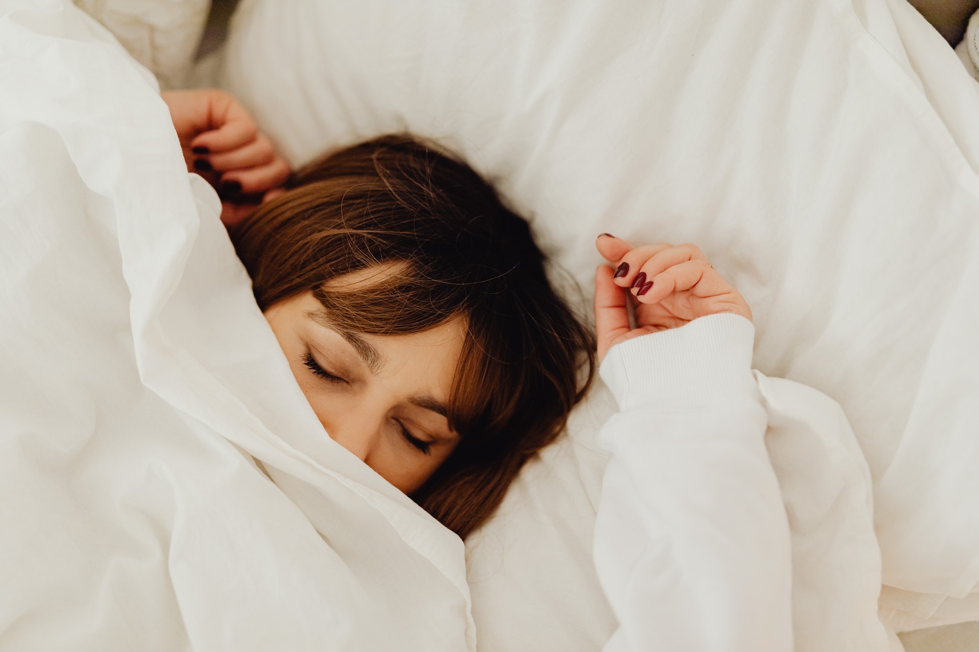 Dormir bien de noche podría salvarle la vida a los hombres