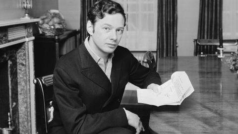 Brian Epstein murió en 1967 de una sobredosis involuntaria.