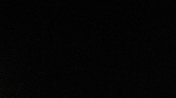 Esta imagen muestra una chaqueta (derecha) que Michael Jackson usó durante el rodaje de un comercial de Pepsi de 1984.