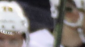 El jugador recibió una fuerte cortada en el cuello tras un choque contra un rival.