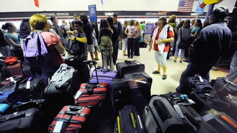 El Departamento de Estado pide a turistas estadounidenses extremar precauciones en viajes al extranjero.