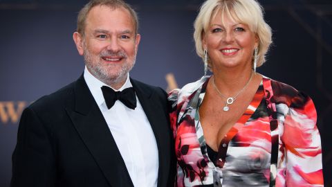 Hugh Bonneville y Lulu Williams.