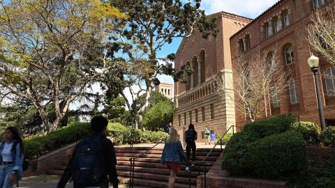 La Universidad de California en Los Ángeles.