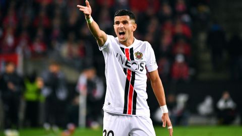 Youcef Atal durante un encuentro de Europa League frente al FC Koln.