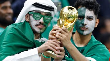Fanáticos saudíes en el Mundial 2022.