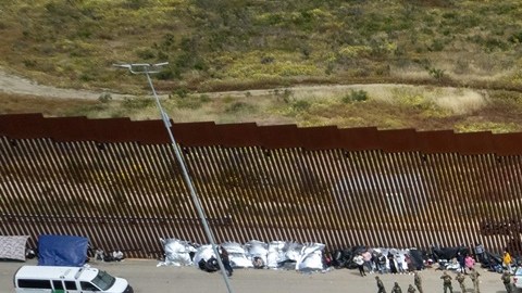 Más de 100 organizaciones piden a Biden frenar la construcción del muro fronterizo por violar leyes
