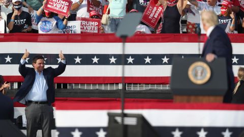 La reacción de la campaña de Trump ante este lanzamiento fue calificarlo como una "acción débil y perra de una campaña moribunda".