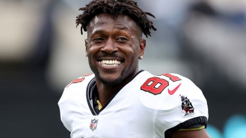 Antonio Brown durante su última pasantía por la NFL con Tampa Bay Buccaneers.