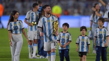 Familia Messi en el homenaje a los campeones del mundo.