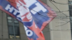 El representante republicano George Santos enfrenta 23 cargos federales.