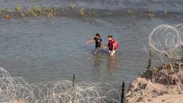 Texas extiende su cerca en la frontera con Ciudad Juárez y defensores de derechos humanos lo critican
