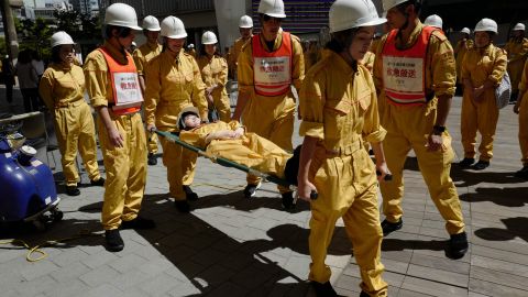 Cuerpos de emergencia en Japón.