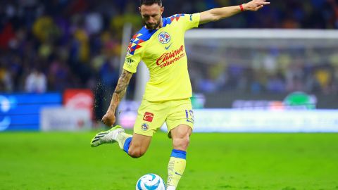 Miguel Layún durante un encuentro entre América y Cruz Azul.