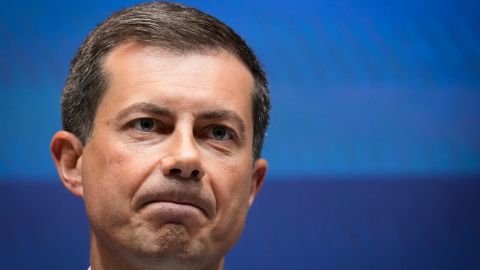 "Cuando mis hijos tengan edad suficiente para preguntar, tendremos una muy buena respuesta para salir del cambio climático", dijo Buttigieg.