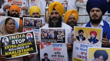 Activistas de la organización Dal Khalsa Sikh, un grupo pro-Khalistan, organizan una manifestación exigiendo justicia para el separatista sij Hardeep Singh Nijjar, asesinado en junio de 2023 cerca de Vancouver.