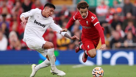 El delantero mexicano se ha ganado el total apoyo de su equipo en la Premier League.