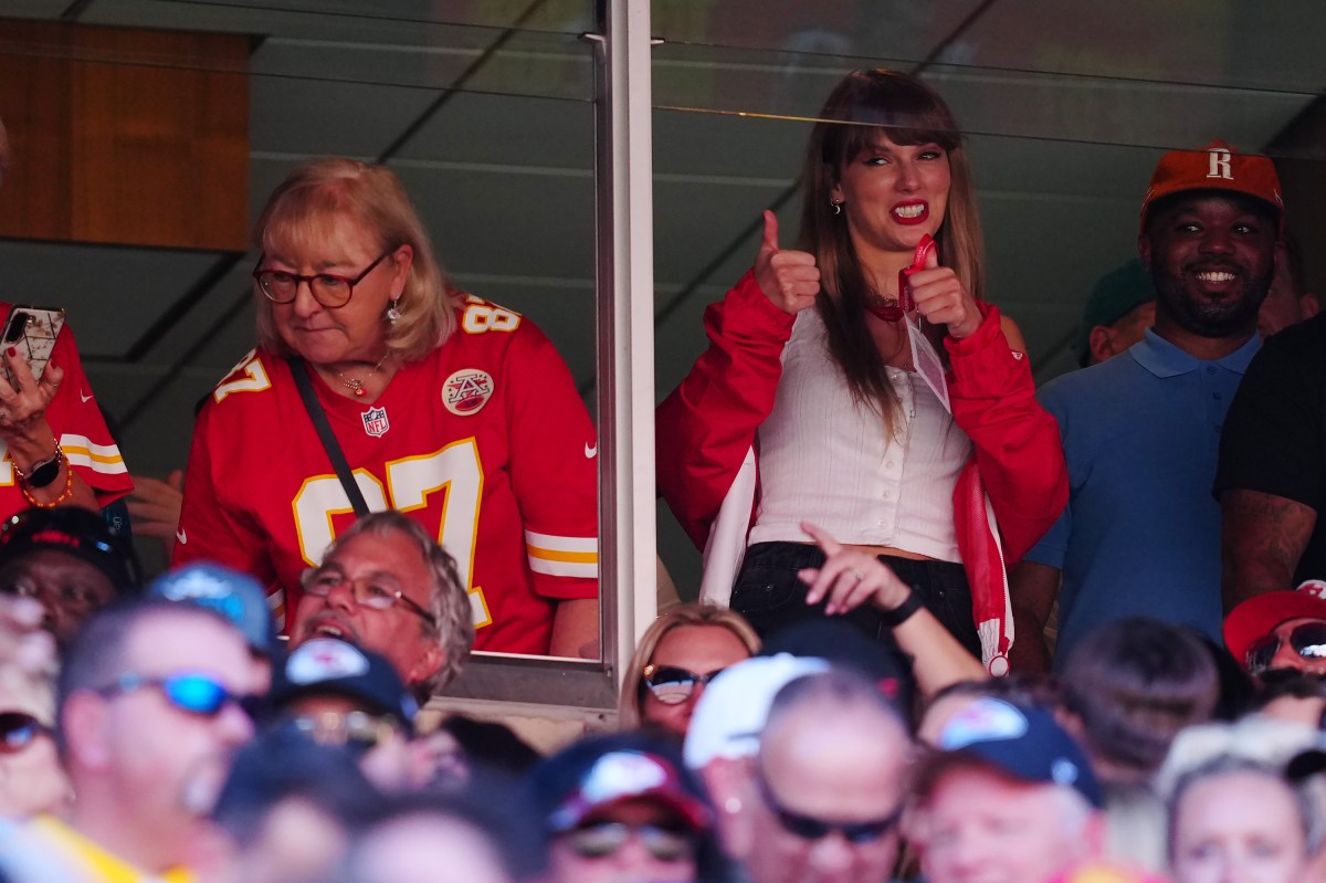 Taylor Swift enjoys one of Travis Kelce's games with the Kansas City Chiefs,