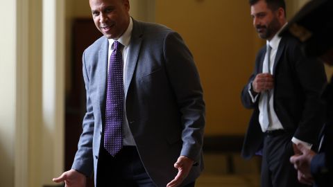 el senador Cory Booker llegó a Israel antes de una cumbre sobre los Acuerdos de Abraham.