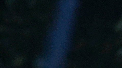 Canelo Álvarez (L) impacta un golpe en el rostro de Jermell Charlo (R).