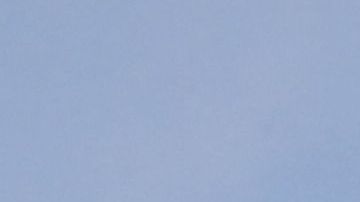 Lluvias de cohetes fueron lanzadas hacia Israel desde la Franja de Gaza al amanecer, mientras que milicianos desde el enclave palestino bloqueado se infiltraron en Israel, con al menos una persona fallecida.