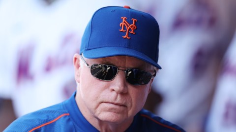 Buck Showalter durante un encuentro ante Philadelphia Phillies en 2023.