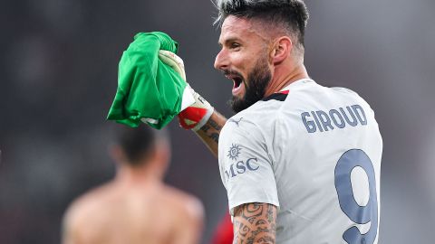 Giroud tuvo impresionante salvada como portero para llevar al Milan al liderato en Italia [Video]