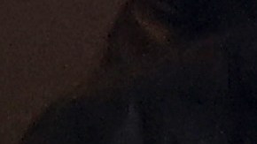 La cantante estadounidense estuvo acompañada de Ryan Reynolds y se esposa en el juego de los Chiefs.