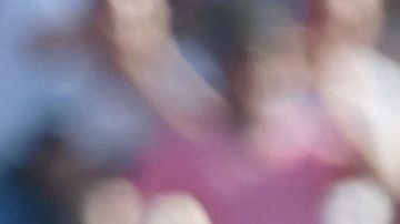 Diaw es atendido luego del impacto de la pirotecnia.