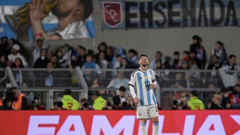 El tatuador Yeyo Tattos personificó al delantero argentino levantando la Copa del Mundo de la FIFA.