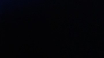 Simone Biles sonríe luego de colgarse la medalla de oro en el Mundial de gimnasia.