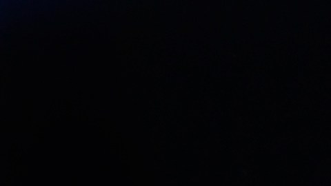 Simone Biles sonríe luego de colgarse la medalla de oro en el Mundial de gimnasia.