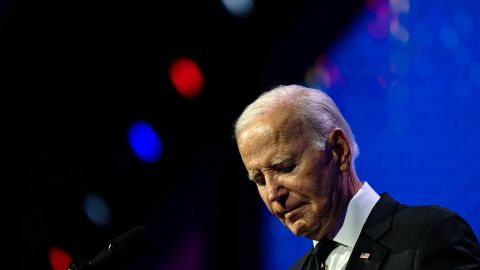 "Estados Unidos defiende inequívocamente la protección de la vida civil", dijo Biden.