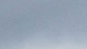 Soldados israelíes patrullan en vehículos blindados en una posición no revelada en el norte de Israel, cerca de la frontera con el Líbano.