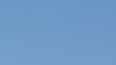 Docenas de camiones cargados con suministros esenciales y combustible están retenidos en el lado egipcio del cruce de Rafah.