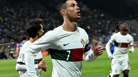 El delantero portugués no será castigado con los 99 latigazos en Irán.