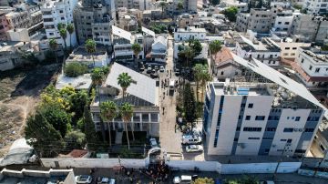 El funcionario israelí dijo que algunos hospitales les resulta difícil trasladar a pacientes gravemente heridos y enfermos, pero insiste que es necesario.