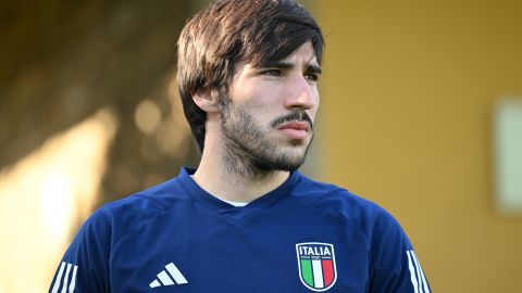 Sandro Tonali en un entrenamiento con la selección italiana.